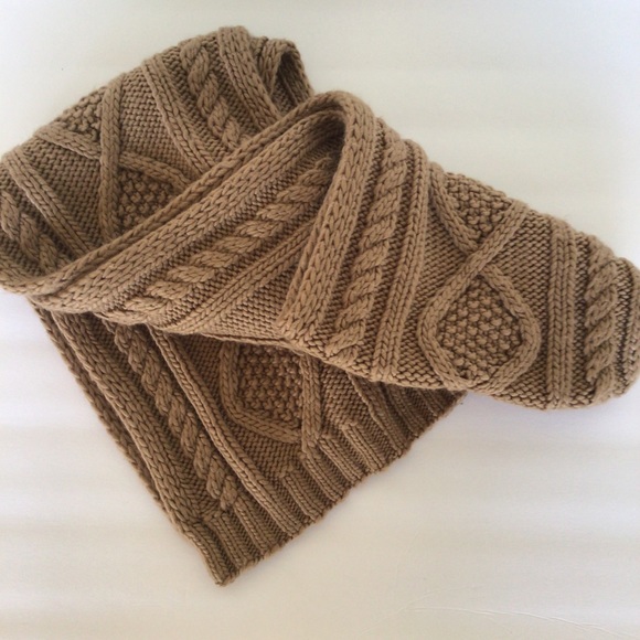 MICHAEL KORS TAN COLORED CHUNKY KNIT SCARF - Picture 6 of 14